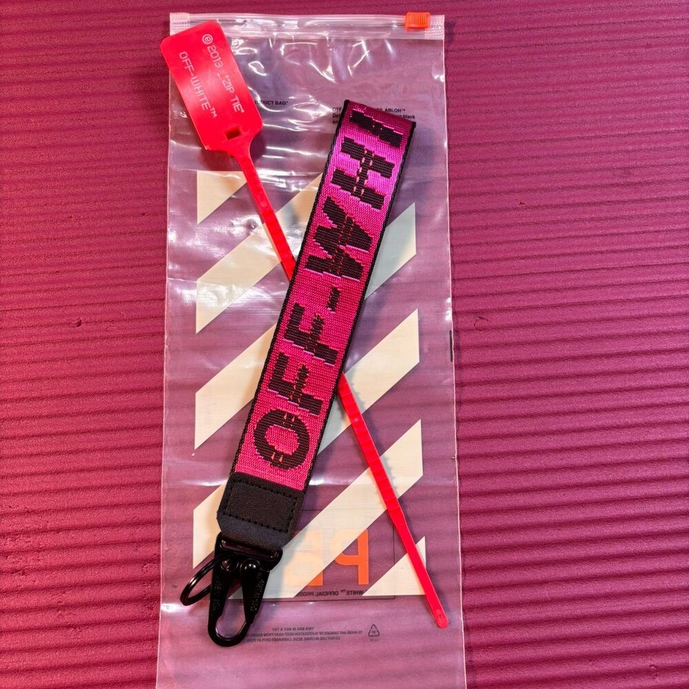 🦩 Hot Pink (Full Color) | Off-White | Keychain ────────────────────────────────